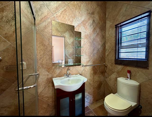 4 BEDROOM HOUSE FOR SALE IN MEER EN SEE